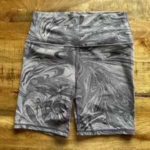 NWOT Athleta Transcend 7” Short